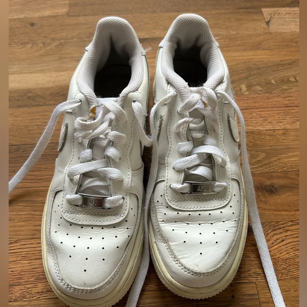 Nike Air Force 1 Low White Sneakers Youth Size 4.5 - Picture 2 of 9